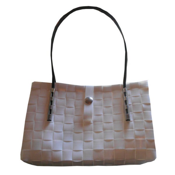 {7098}  Wit gevlochten tasje 