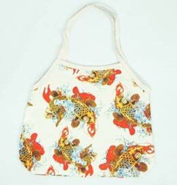 [7150]  Witte tas met koi-print