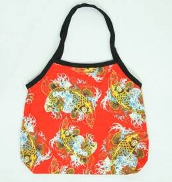 [7151]  Rode tas met koi-print