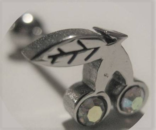 [15083]  Tongpiercing met kersen