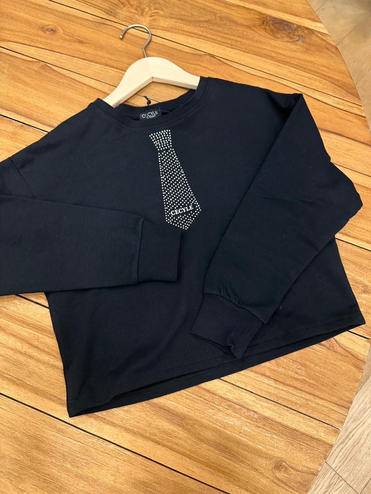 Felpa crop cravattina strass