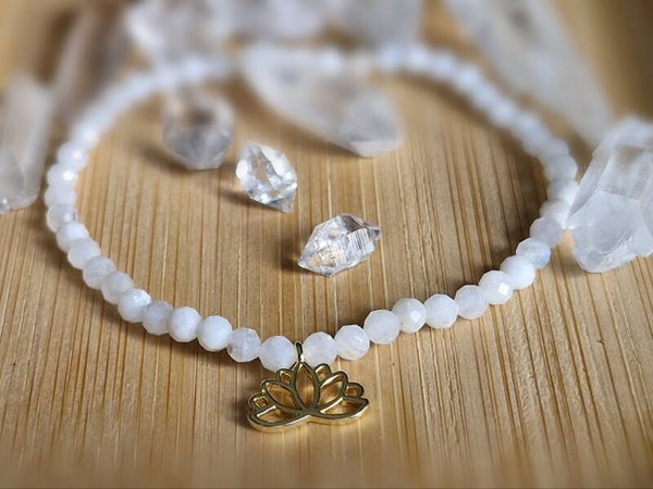 Regenbogen Mondstein Lotus Armband