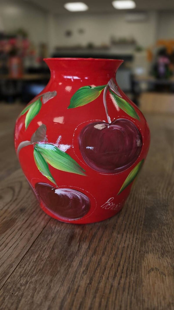 Fris rood met donkerrode kersen