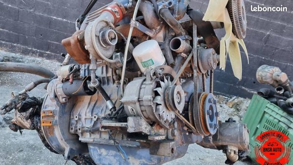 Moteur CUMMINS DIESEL 4 CYLINDRES pour chariot élévateur à fourche