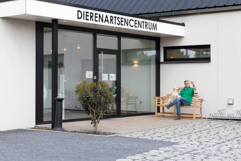 buitenkant gebouw dierenarts zakelijke fotografie Heidi Rombouts.jpg