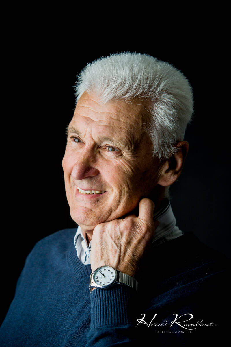 studioportret - man - zwarte achtergrond