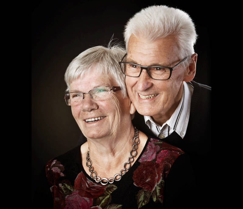 studioportret - man en vrouw - zwarte achtergrond