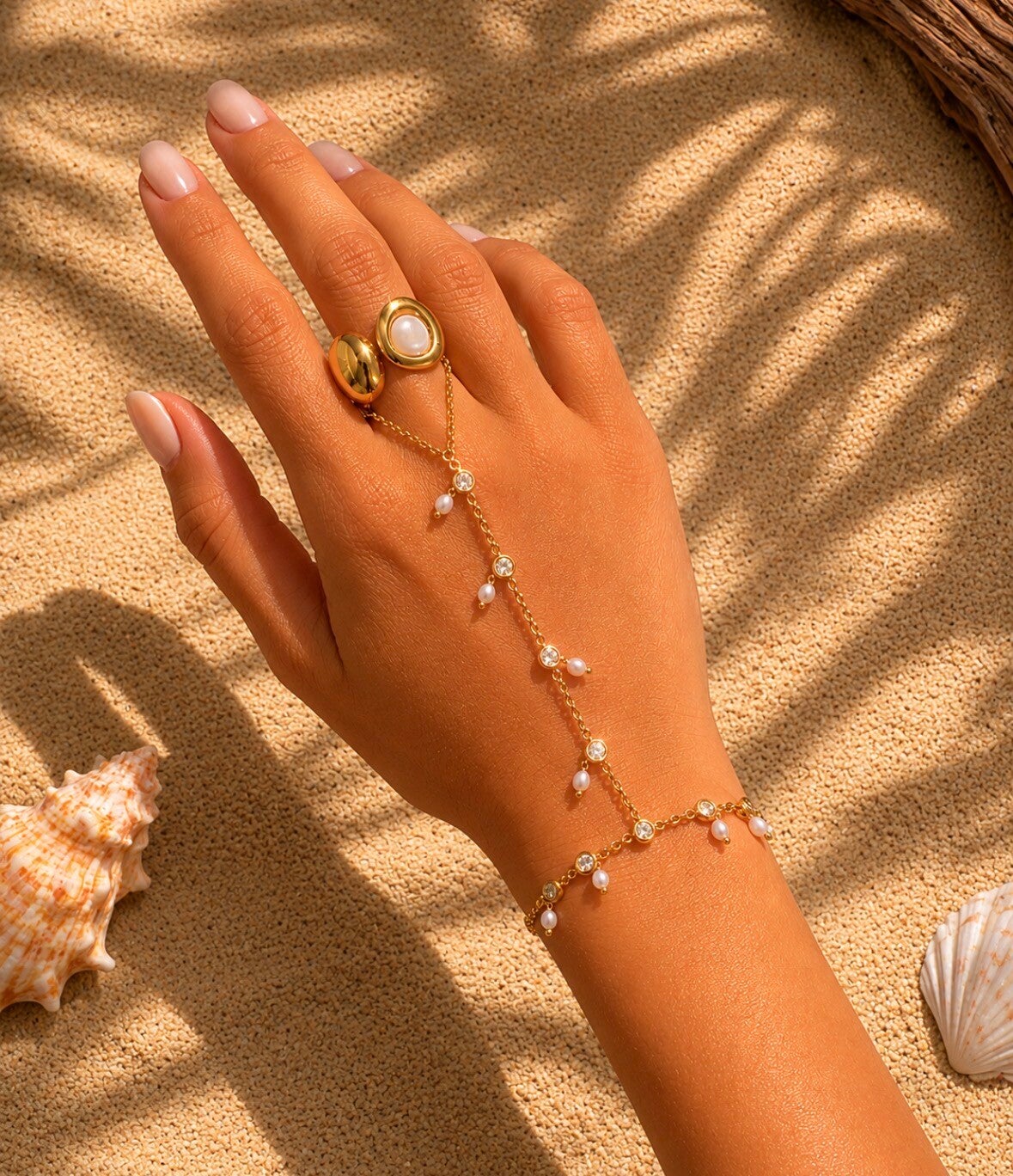 Pearly Hand Chain Gold