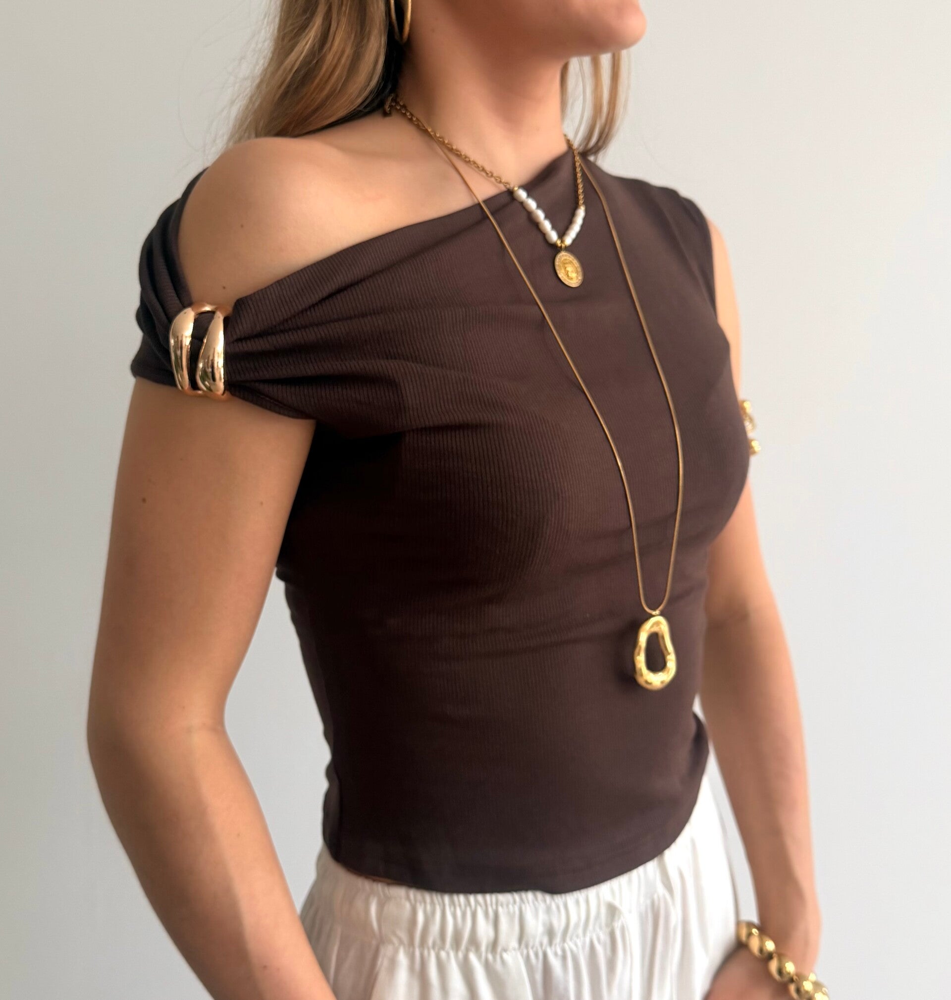 Mina Off-Shoulder Top Brown