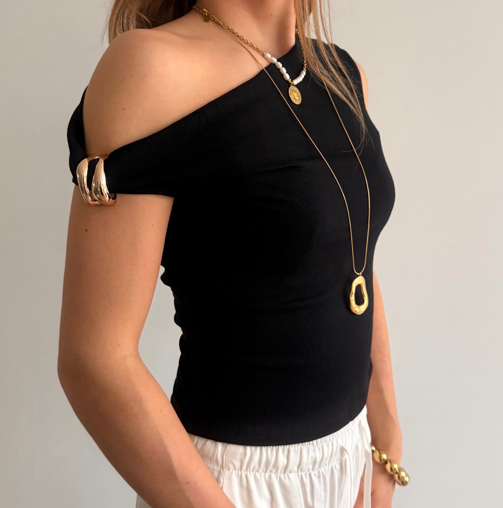 Mina Off-Shoulder Top Black