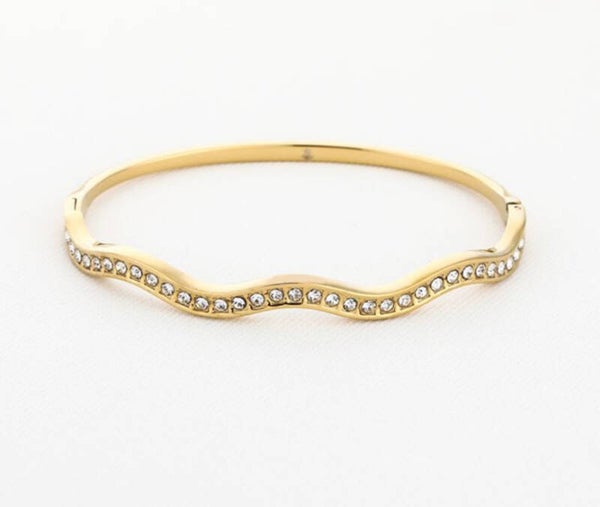 Wavy Diamond Bangle Gold