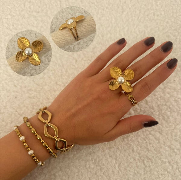 Ring White Flower Gold