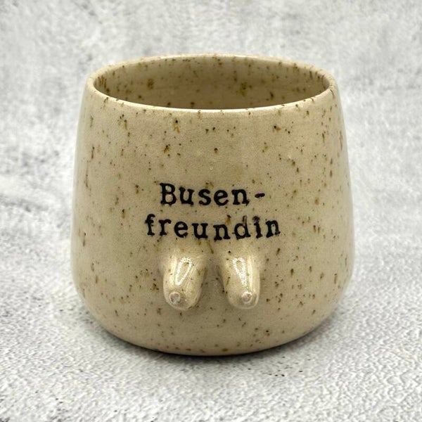 Tasse „Busenfreundin“ – Für alle, die Humor mit Kurven mögen