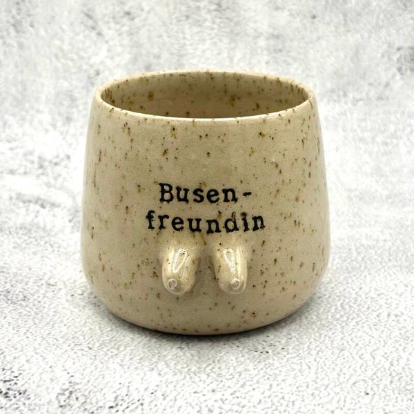 Tasse „Busenfreundin“ – Für alle, die Humor mit Kurven mögen