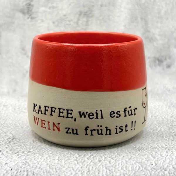 Kaffeebecher „Kaffee, weil es für Wein zu früh ist!!“ ☕🍷