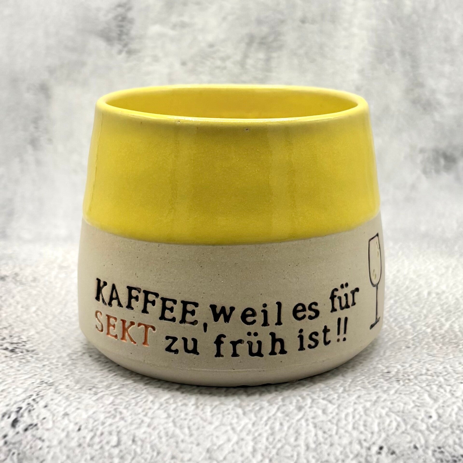 Kaffeebecher “Kaffee, weil es für Sekt zu früh ist!!” ☕🥂