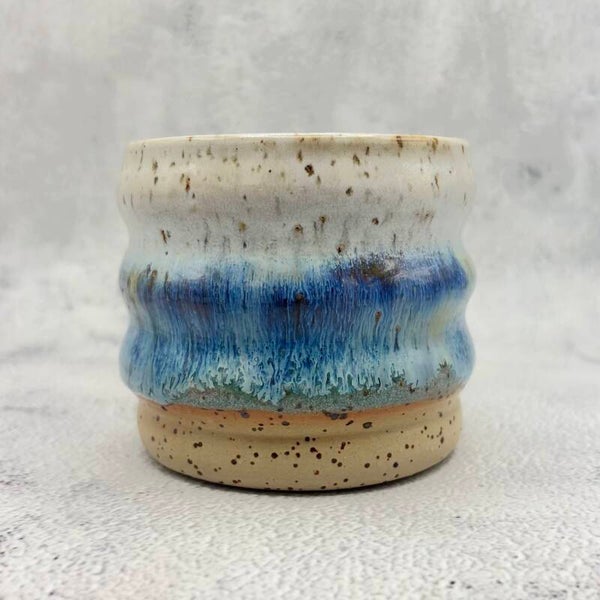 „Ocean Blue” - gesprenkelter Wellenbecher