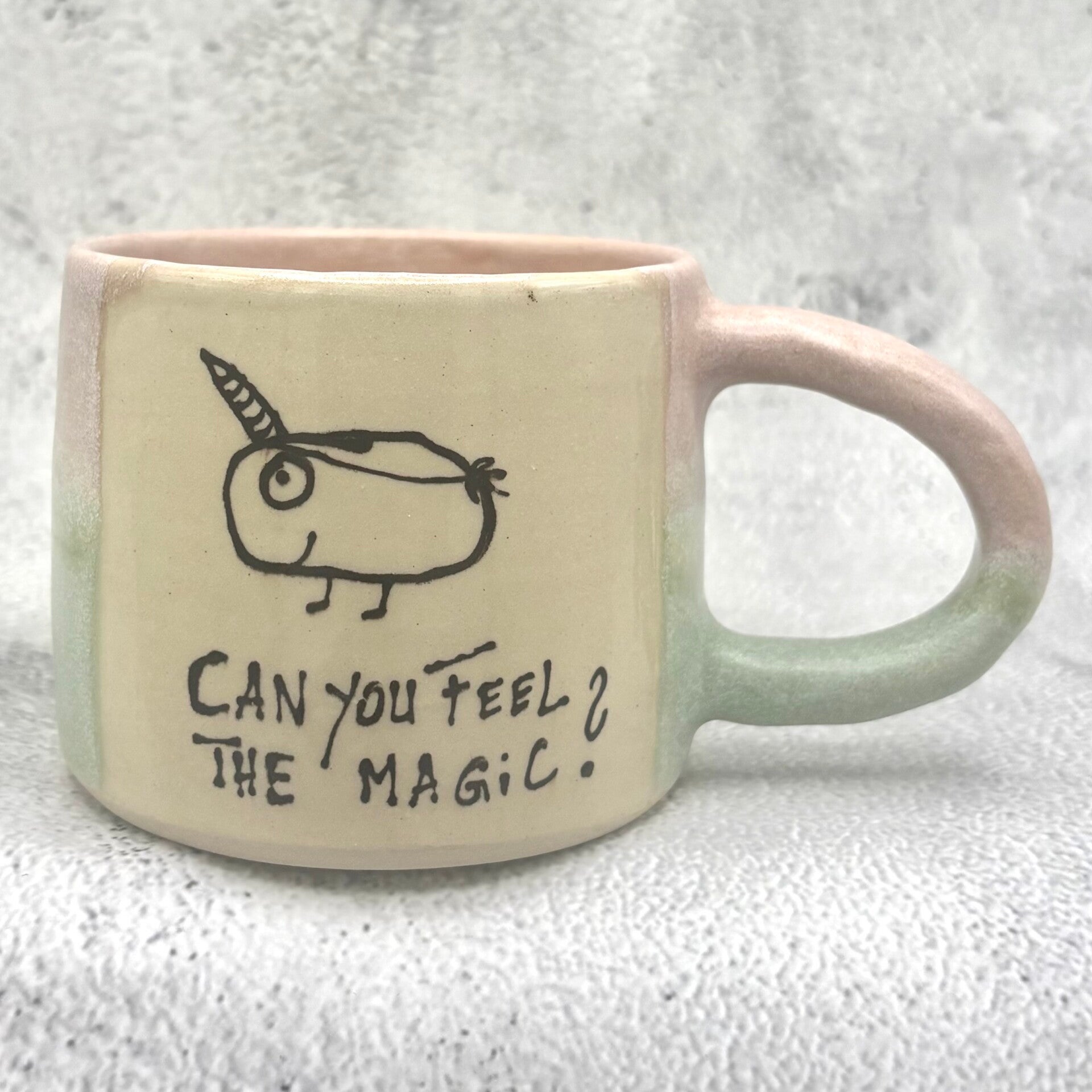 🦄 Handgemachte Keramiktasse „Can You Feel the Magic?“