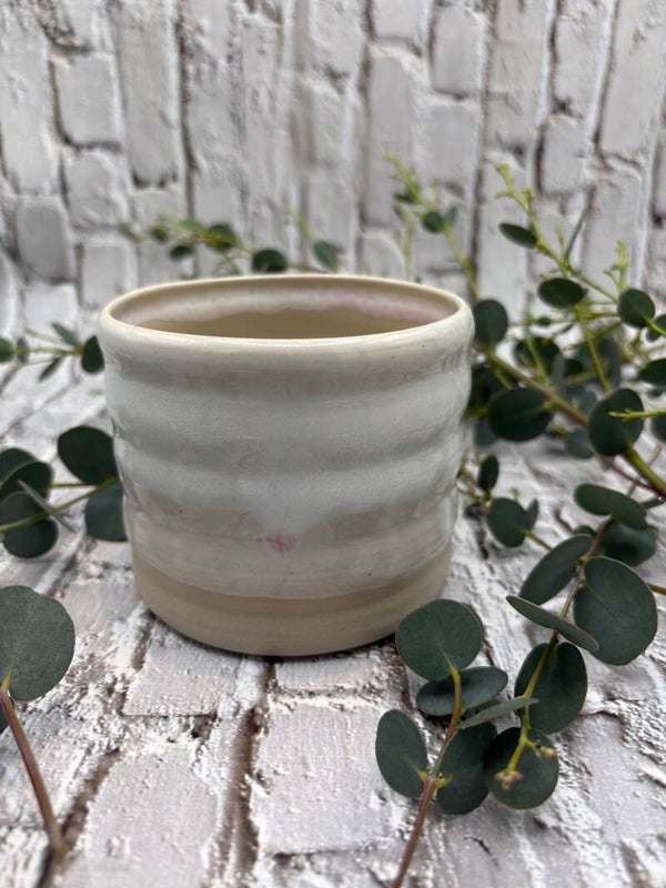 Handgefertigter Keramikbecher – zart, natürlich & einzigartig