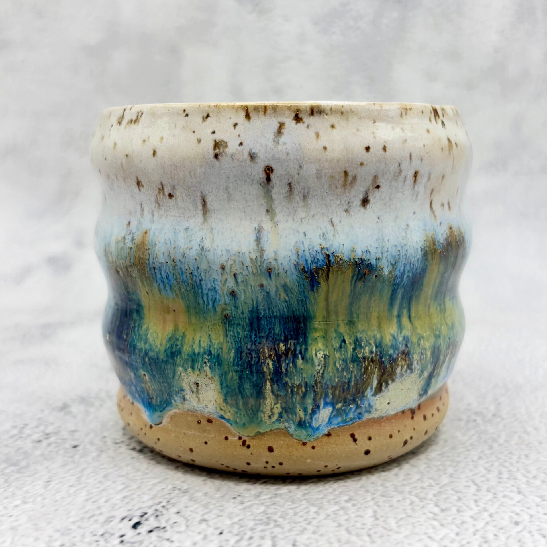 „Ocean Forest” - gesprenkelter Wellenbecher