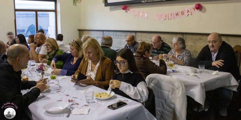 ambiance-et-repas-97-standard-zk1cio.jpg
