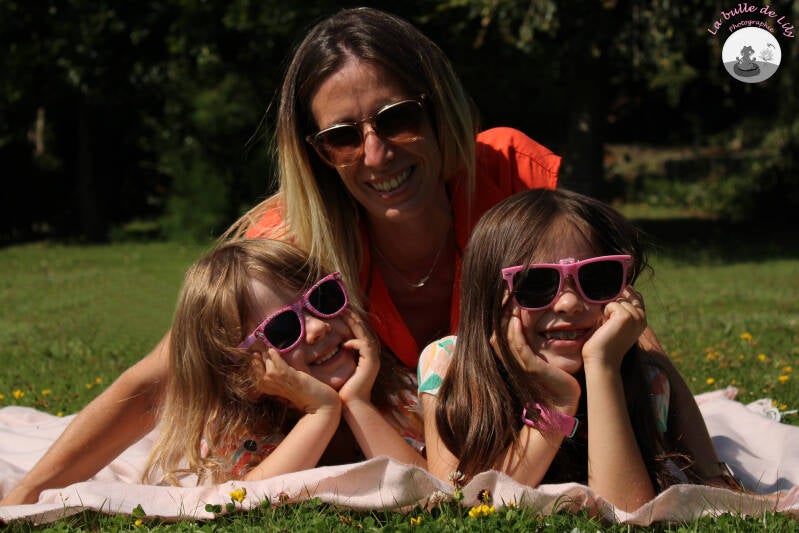 steph-emma-mila-2-standard-4vluoc.jpg