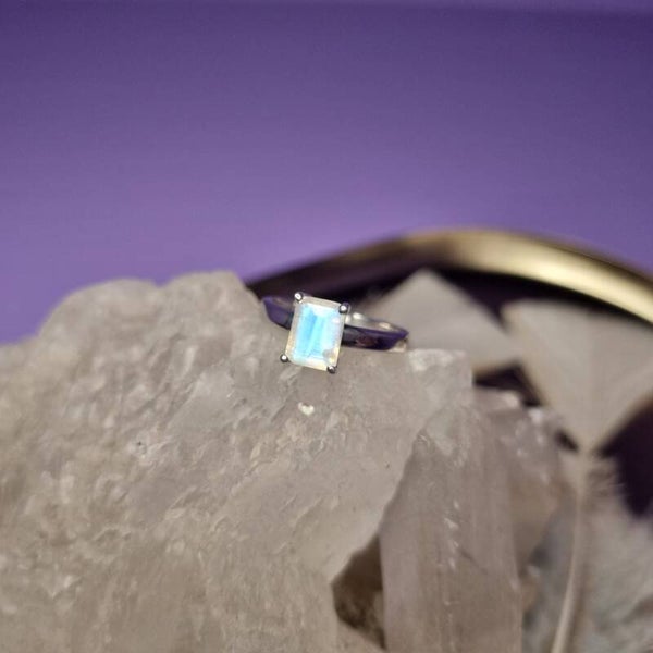 Ring Maansteen nr. 111