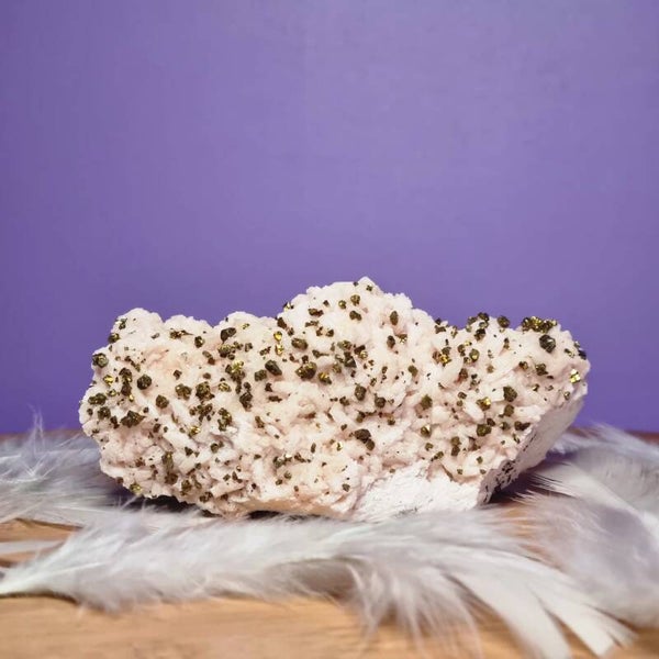 Chalcopyriet op Roze Dolomiet nr. 47