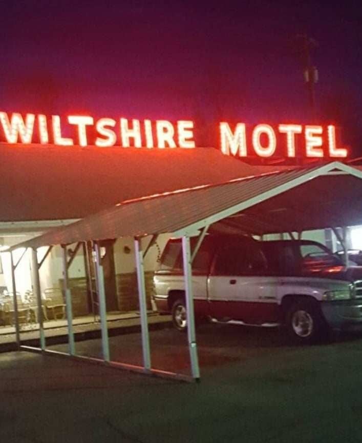 Wiltshire Motel - Photo 2
