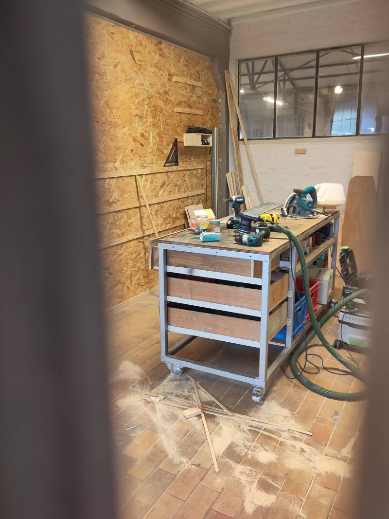 in het vrij atelier kan je wanneer je wil verder doen met het restylen van je meubel