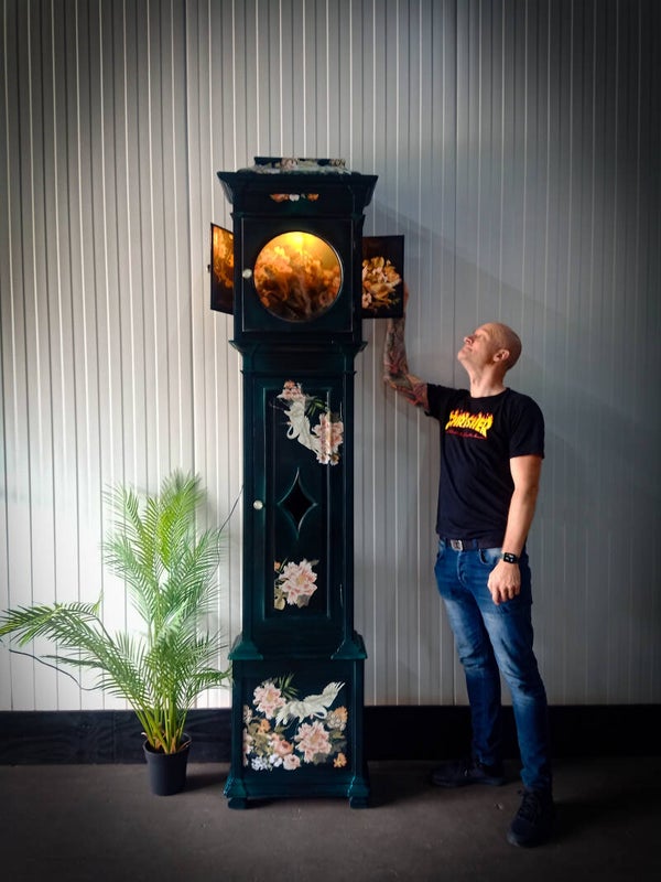 Klokkast met lamp