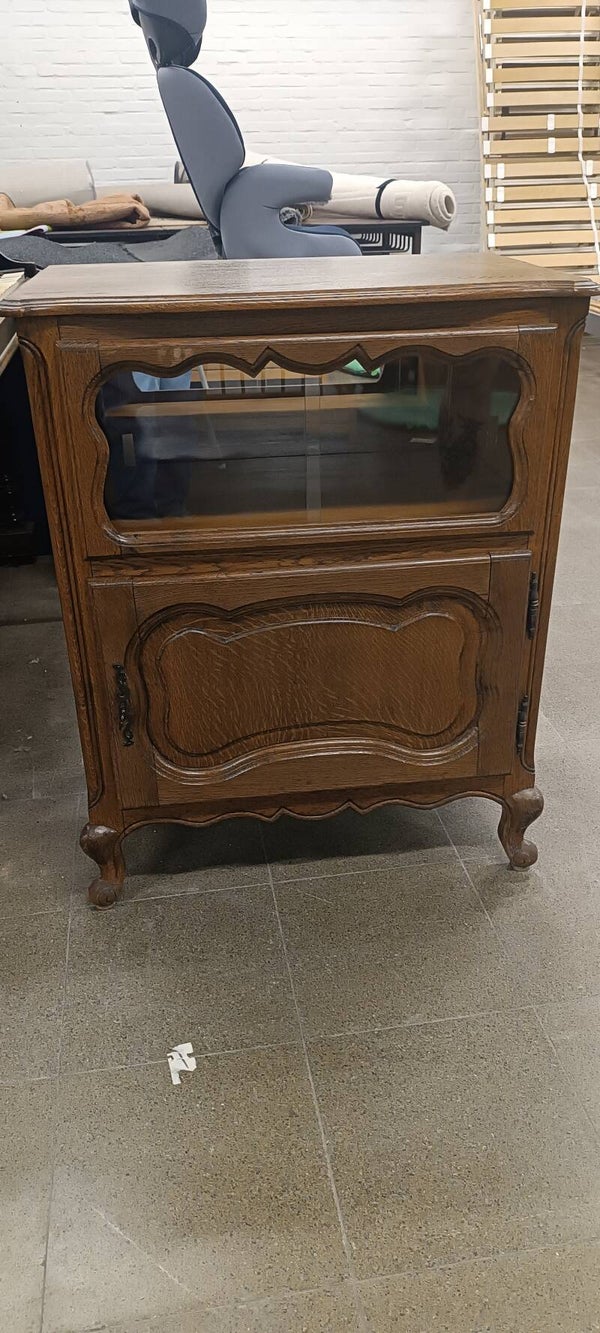 Kastje met glazen vitrine 70x45x84