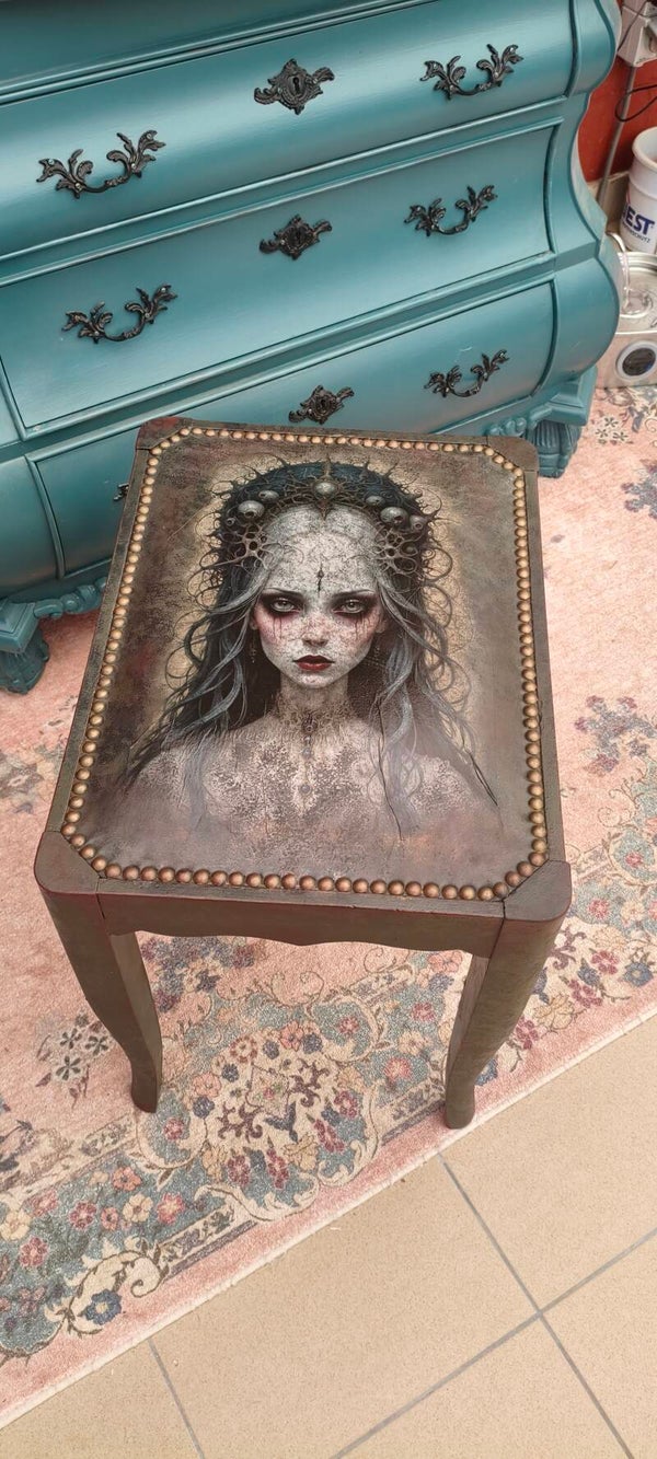 Queen of mystique