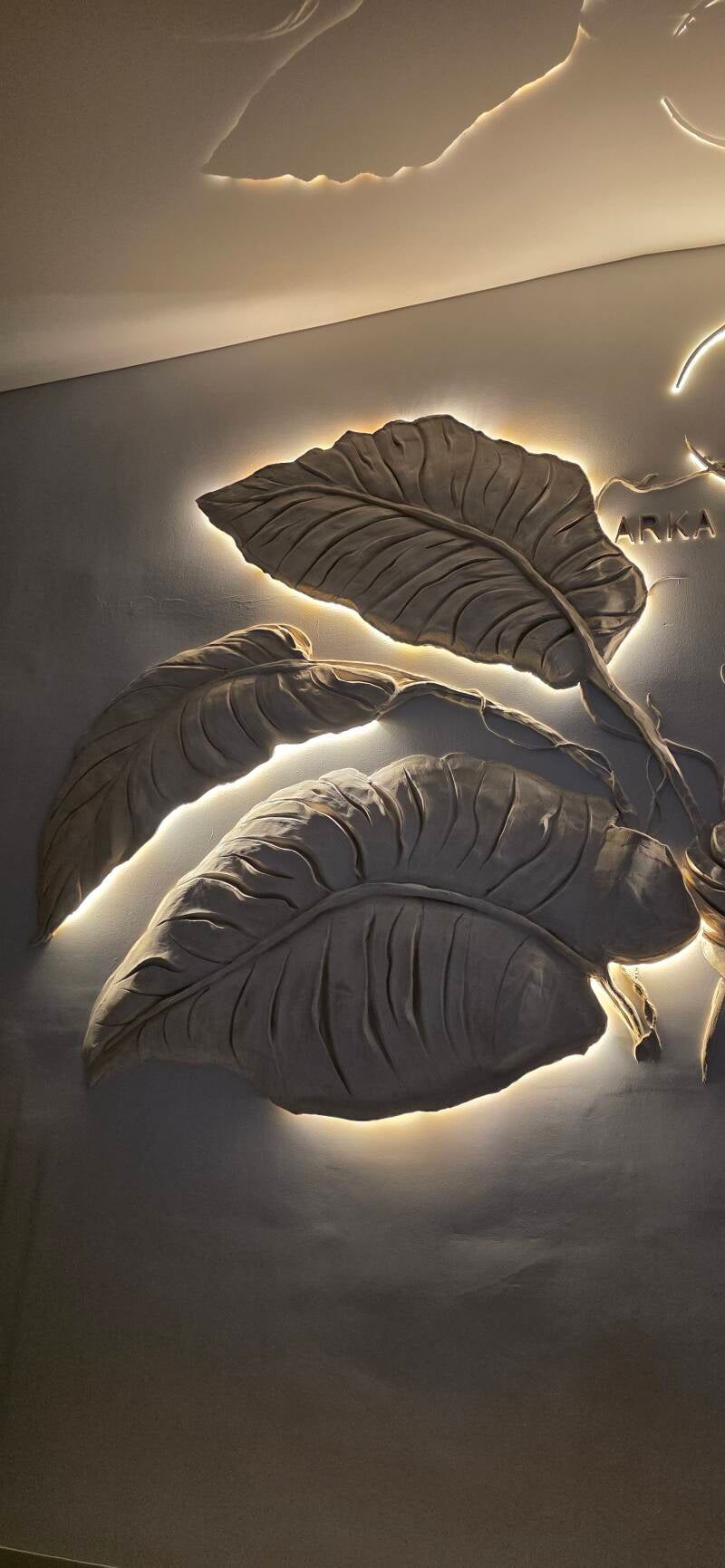 Płaskorzeźba z tynków mineralnych +led
