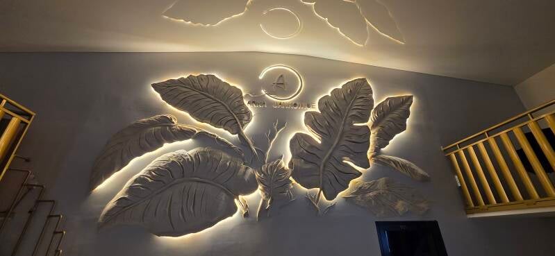 Płaskorzeźba z tynków mineralnych +led