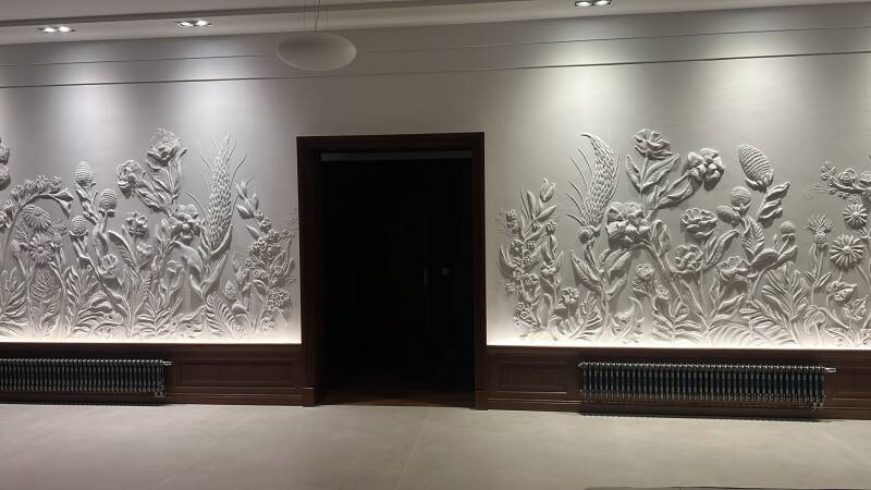 Płaskorzeźba ścienna z tynków mineralnych