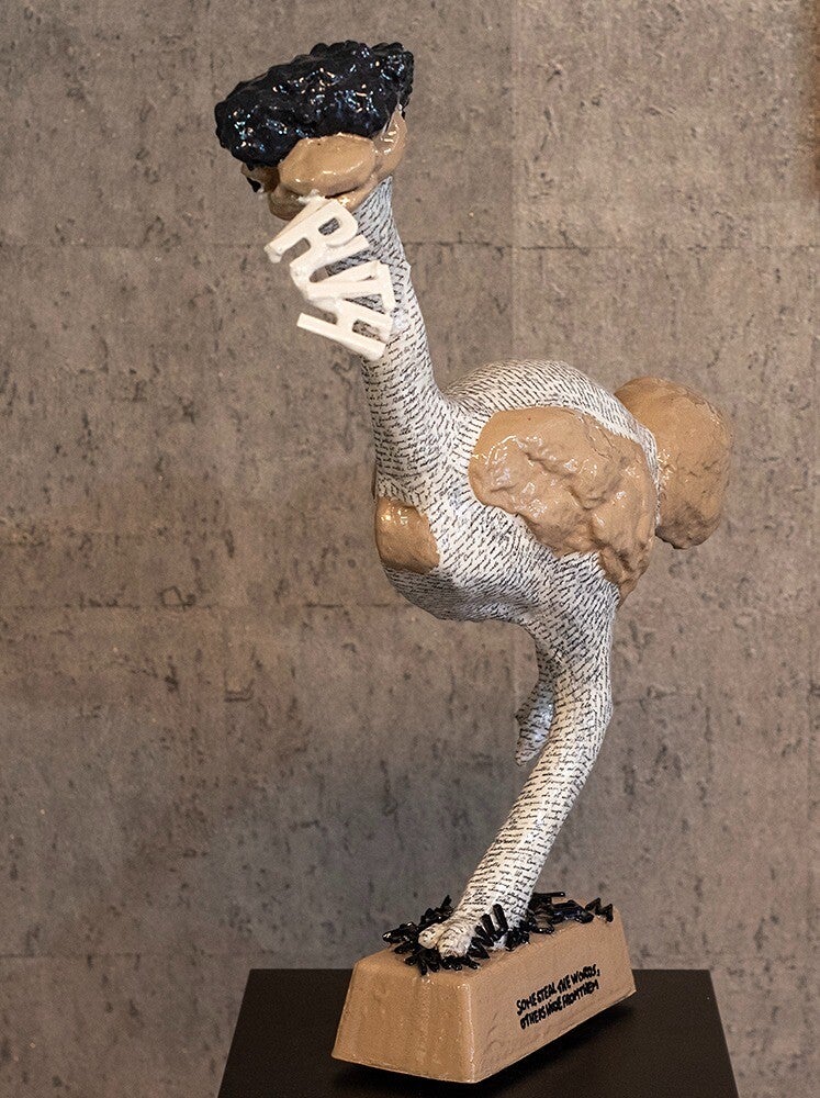 Ostrich 'Stealing the TRUTH' - Monique de Kruijk