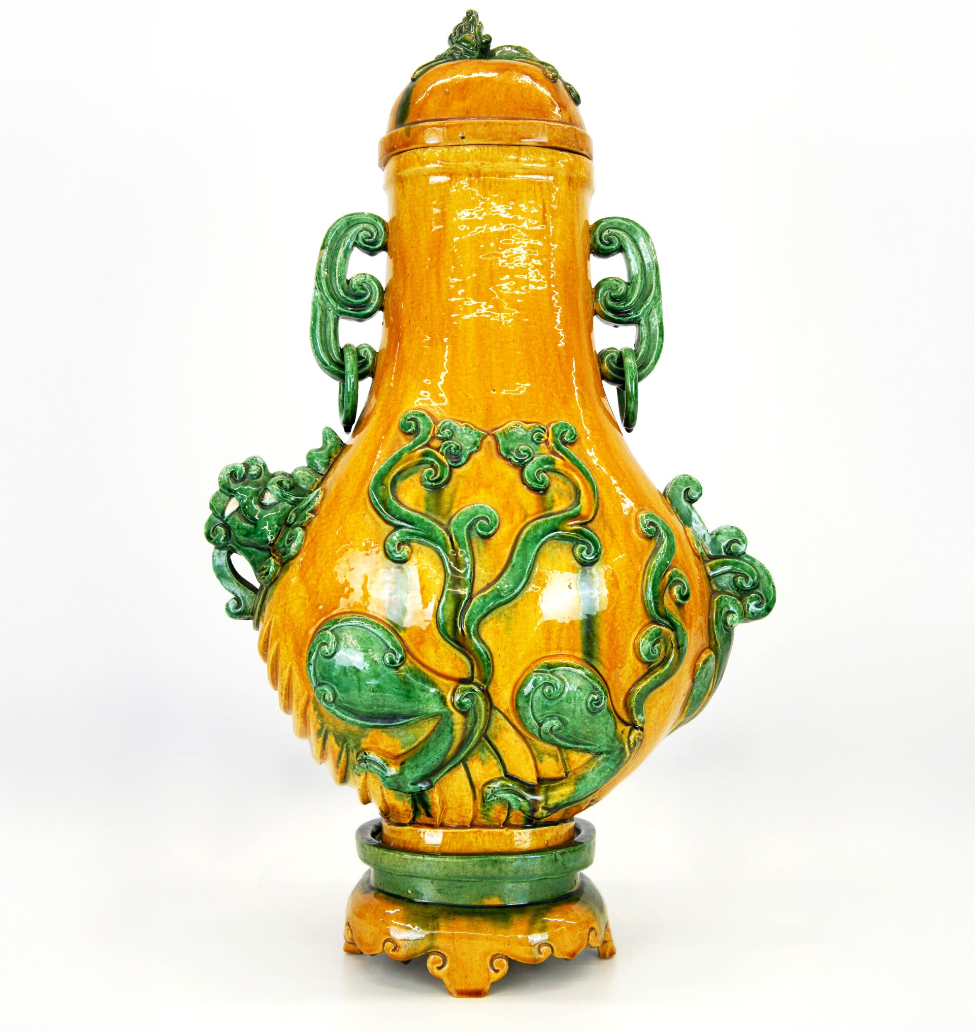 Sancai lidded Dragon vase - Qing Dynasty (1644-1911)