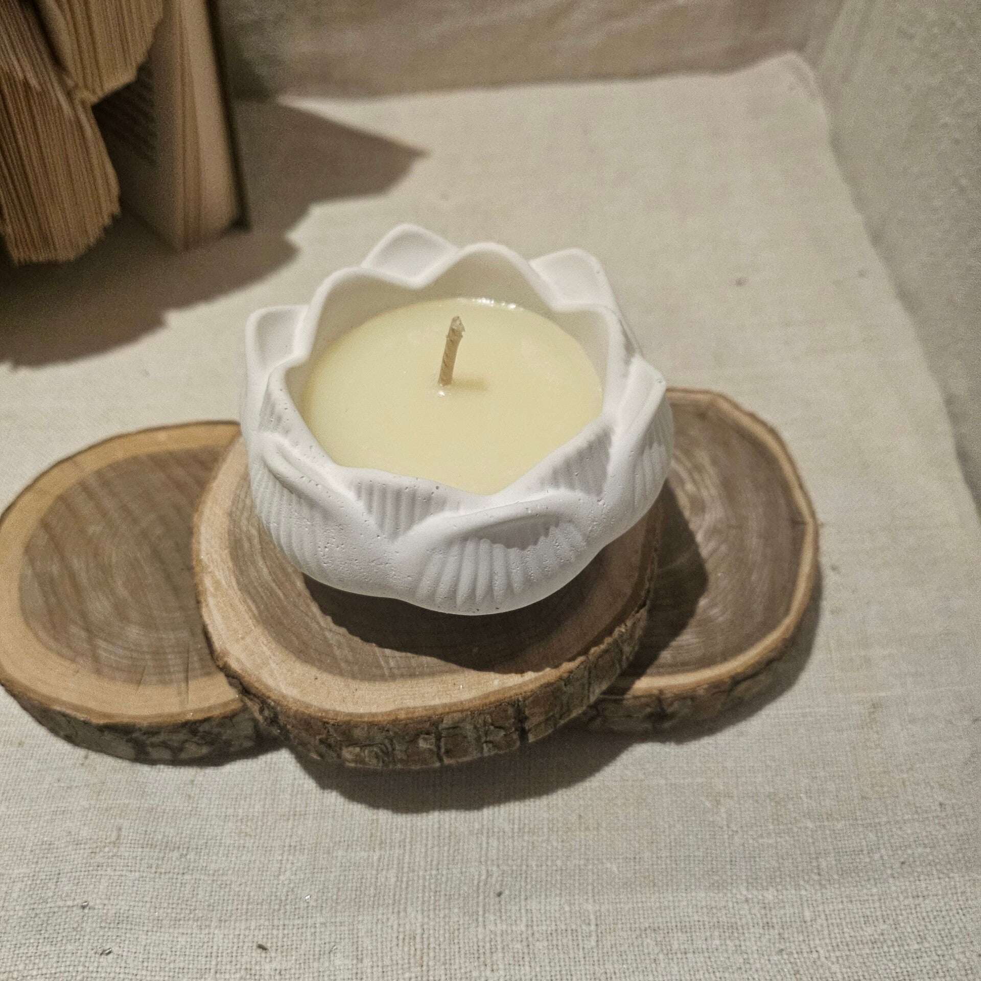 Bougie fleur de lotus "Monoï Passion"