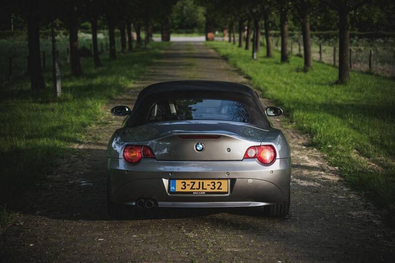 bmw-z4-3-0i_11-standard.jpg
