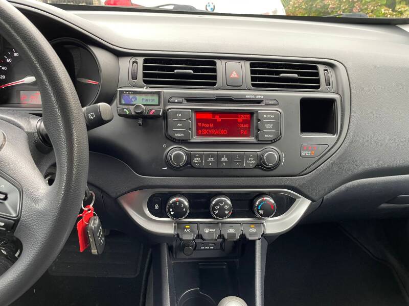 kia-rio_-van-mil-automotive_horst-38-standard.jpg