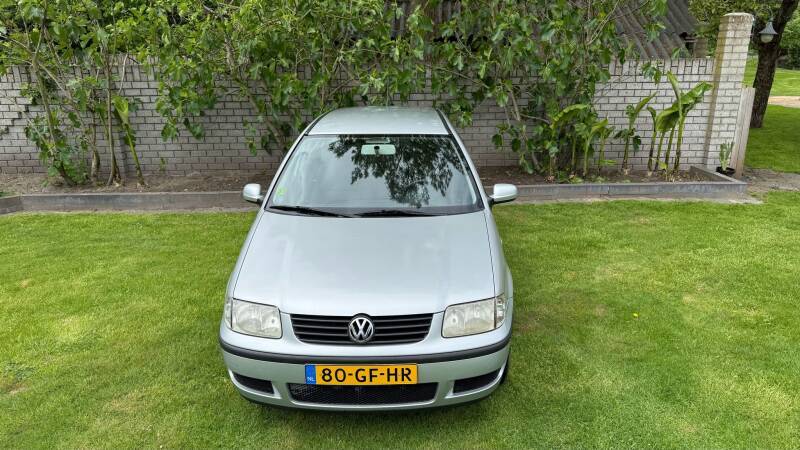 vw-polo-1-4l-18-standard.jpg