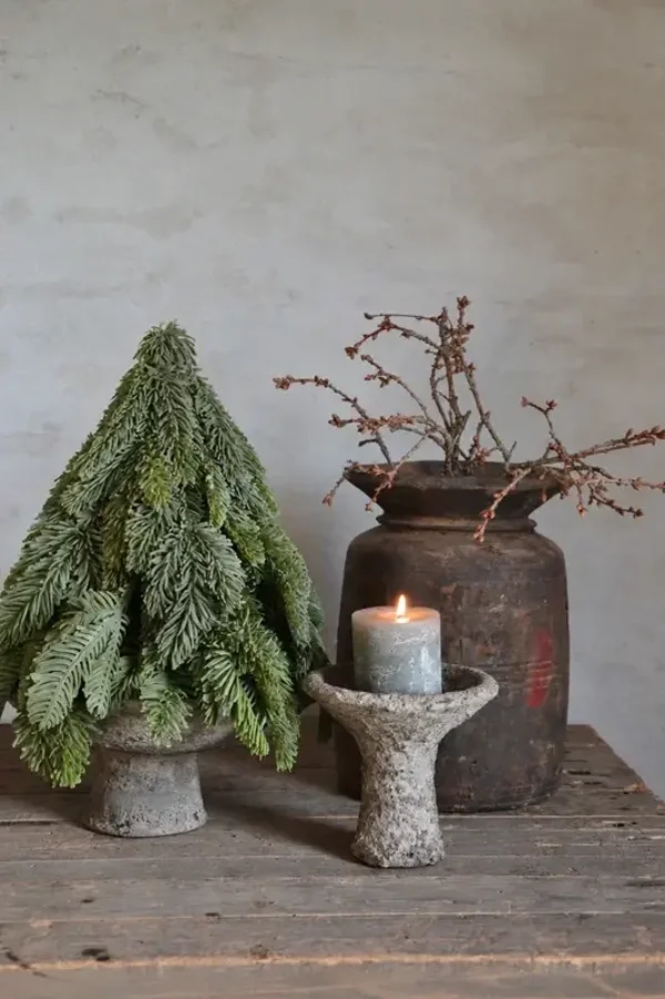 Sober decoratief schaaltje op voet
