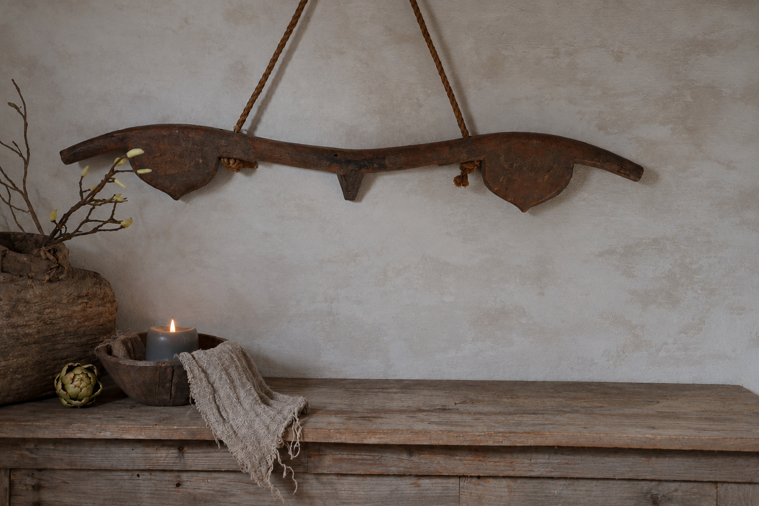 Oude houten juk – uniek doorleefd wandobject