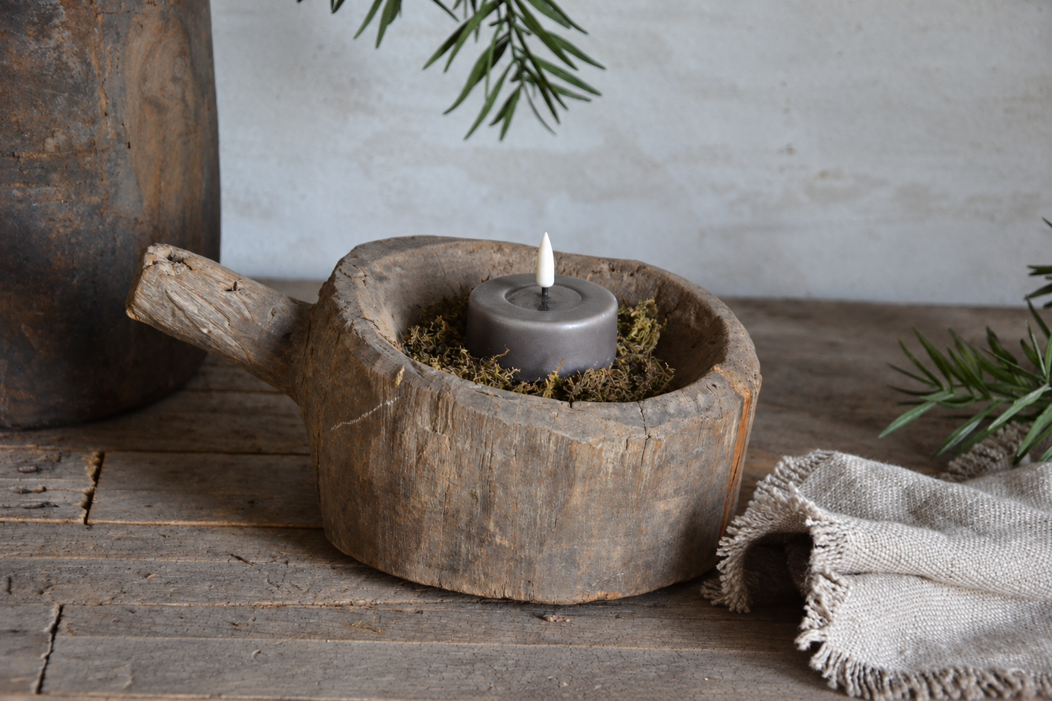 Oud houten potje met steel