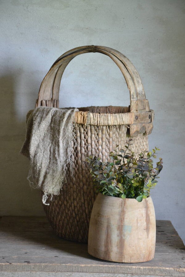 Oude authentieke rieten Wicker mand