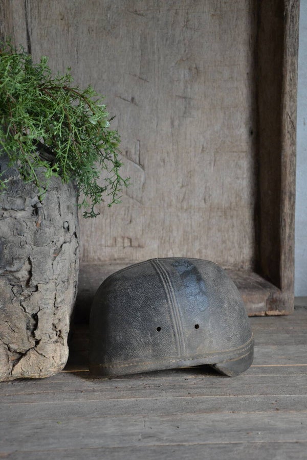 Authentieke oude legerhelm