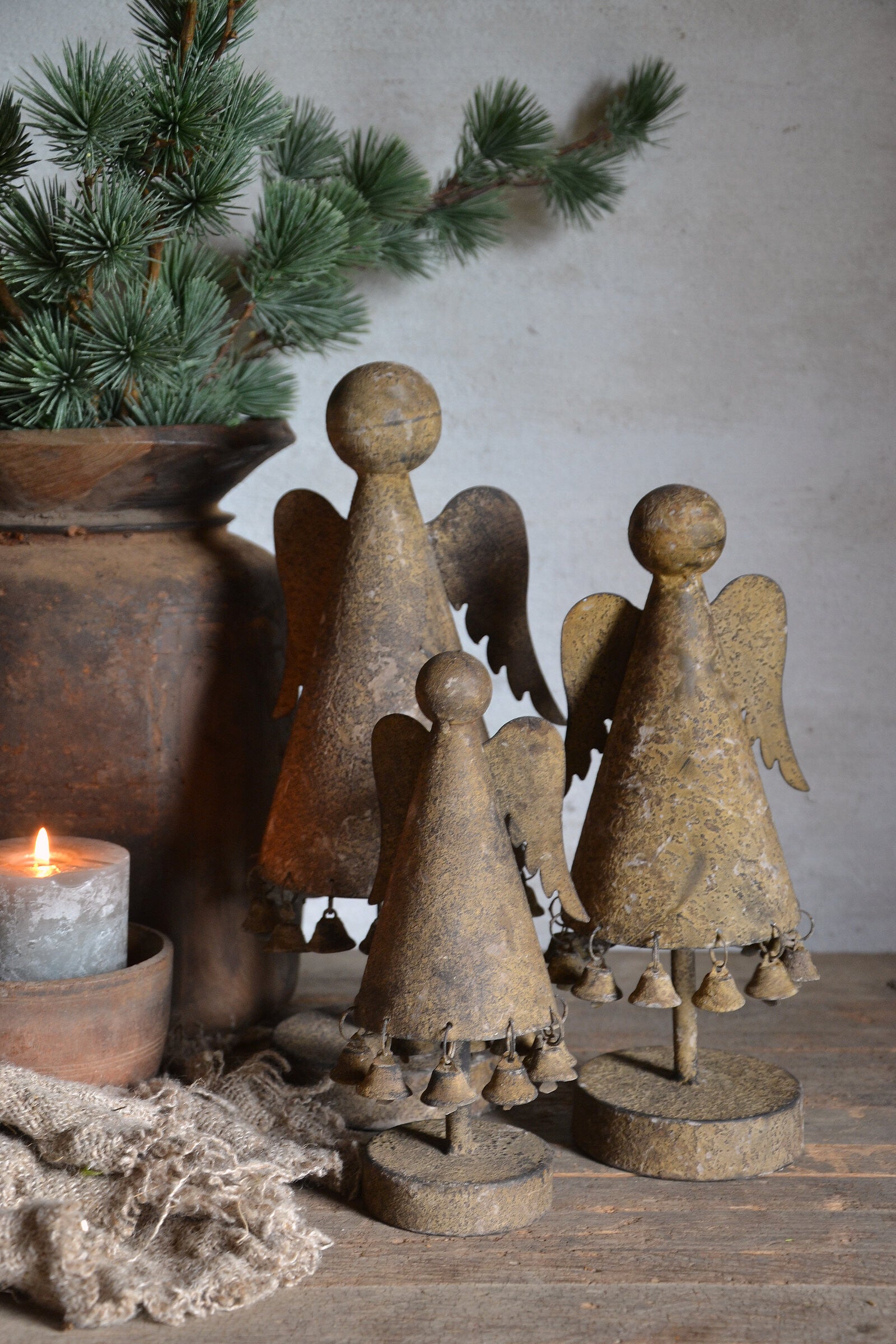 Decoratieve metalen engelen met belletjes