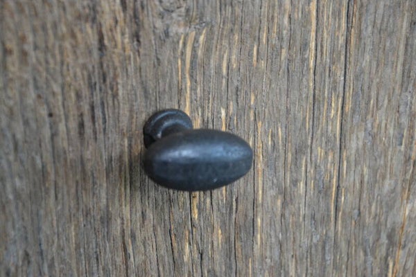 Stoere metalen meubelknop