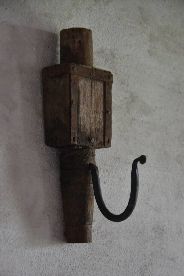 Oud houten kapstokje
